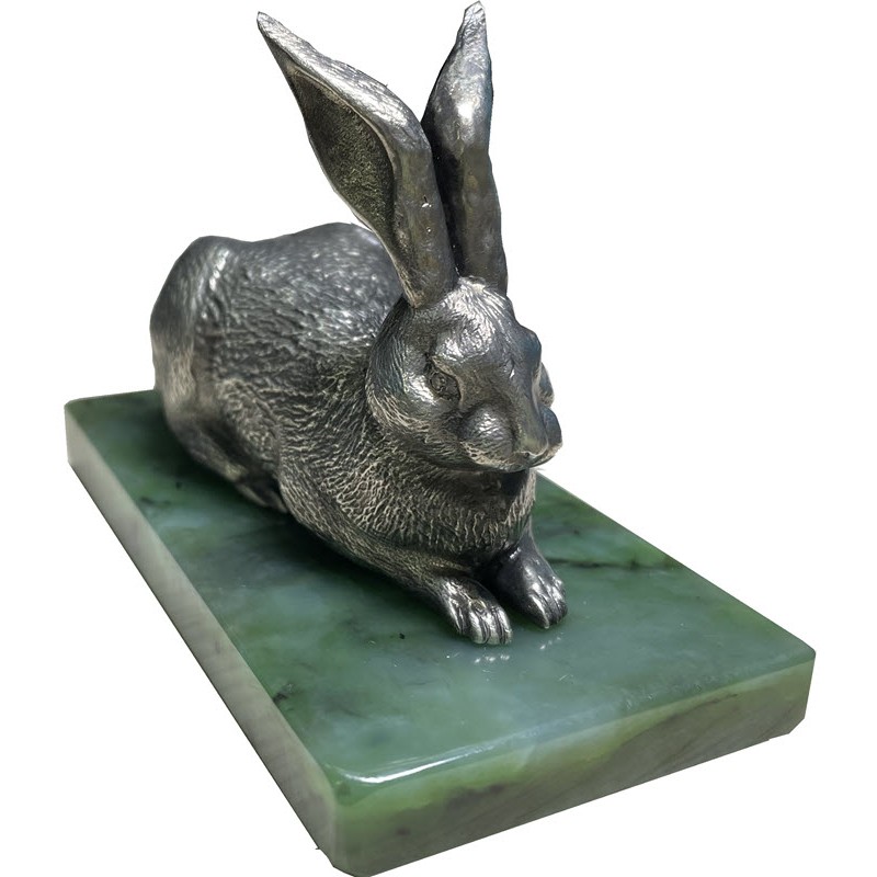 Серебряная статуэтка "Кролик на нефритовой подставке"