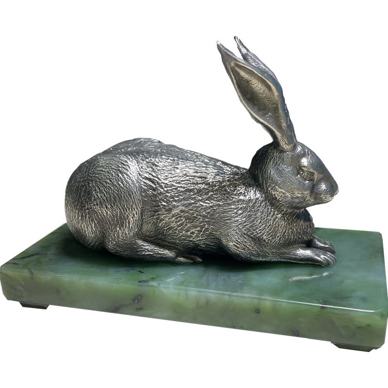 Серебряная статуэтка "Кролик на нефритовой подставке"