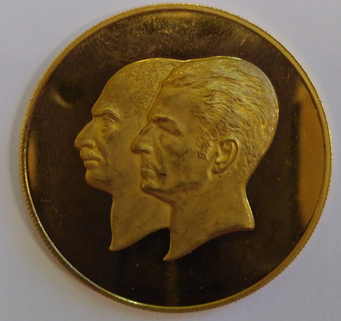 Иранская золотая монета 5 букв. Пехлеви монета. Золотая монета Пехлеви Иран. 1/2 Пехлеви Золотая монета. 1238 Иранская Золотая монета.